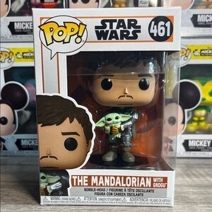 Funko Pop The Mandalorian with Grogu - Black and Green